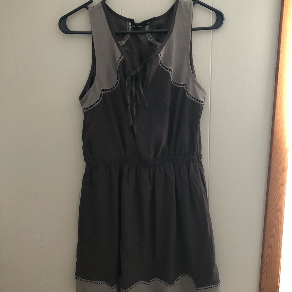 🌺 Charcoal and light gray dress